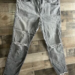 Ava & Viv Women’s Gray Ripped Skinny Jeans